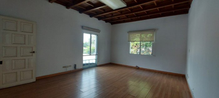 Alquiler de casa zona 10 / suelo comercial