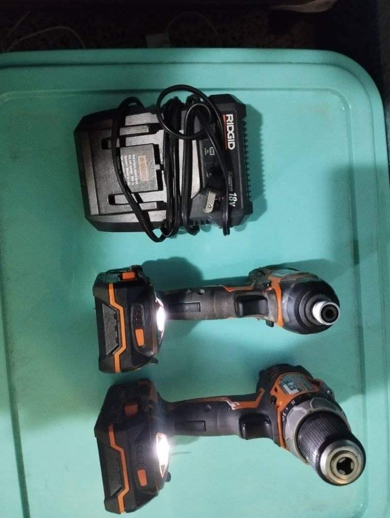 Juego barreno y atornillador cargador y baterías