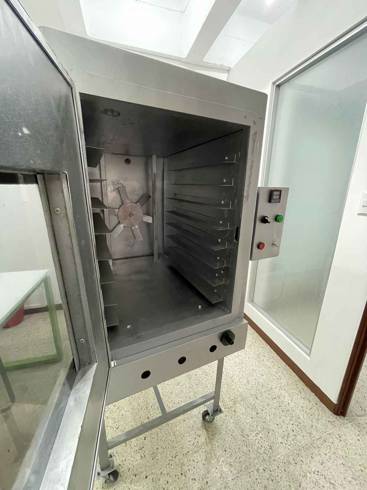 Se contratará soldador