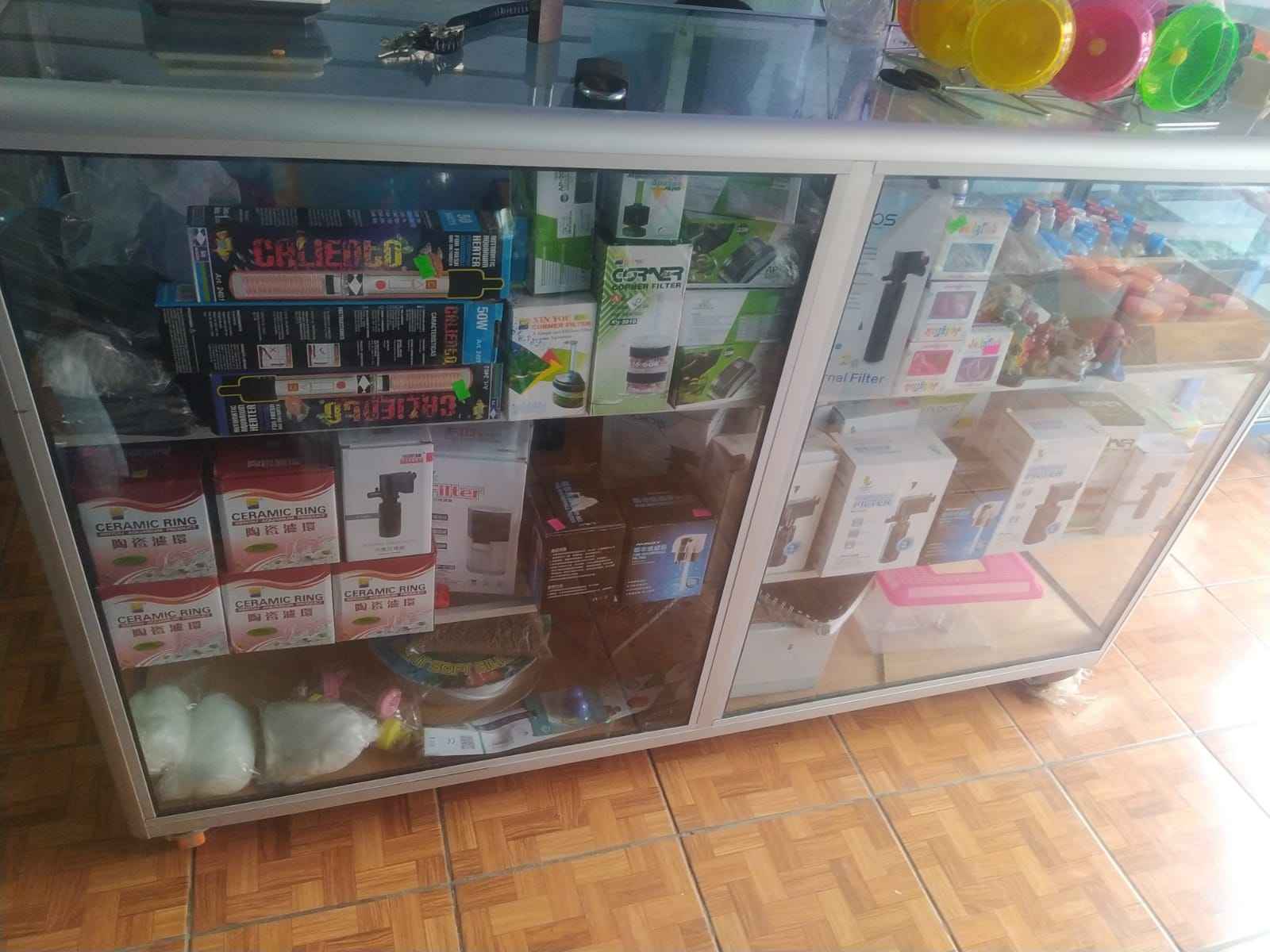 Se vende  vitrina en buen estado