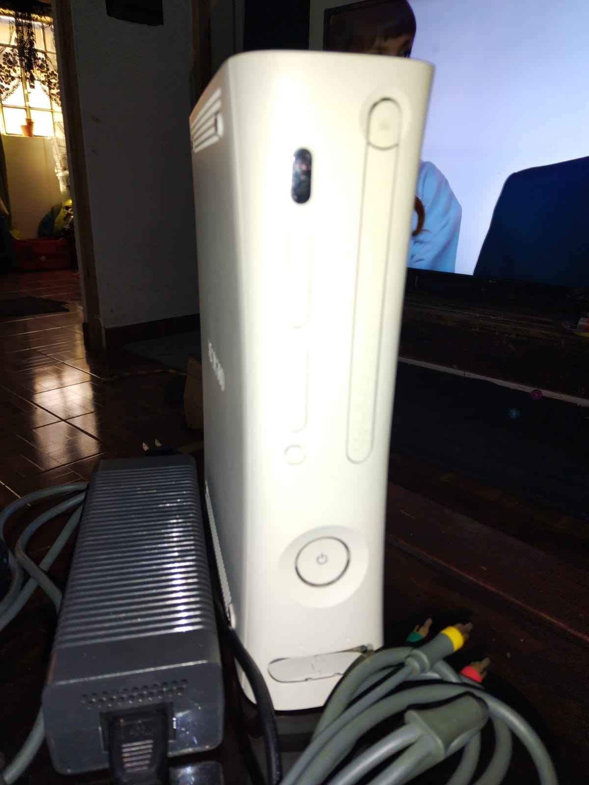 Vendo xbox 360 chipiado casi no se ha usado nítido