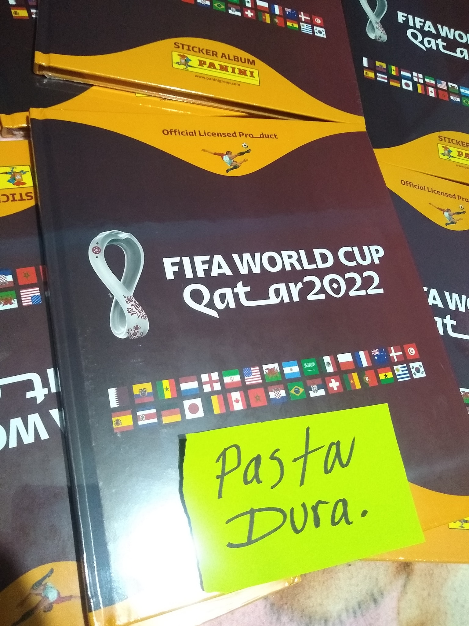 Álbum PANINI del mundial QATAR 2022 de pasta dura y suave también estampas En caja sellada .