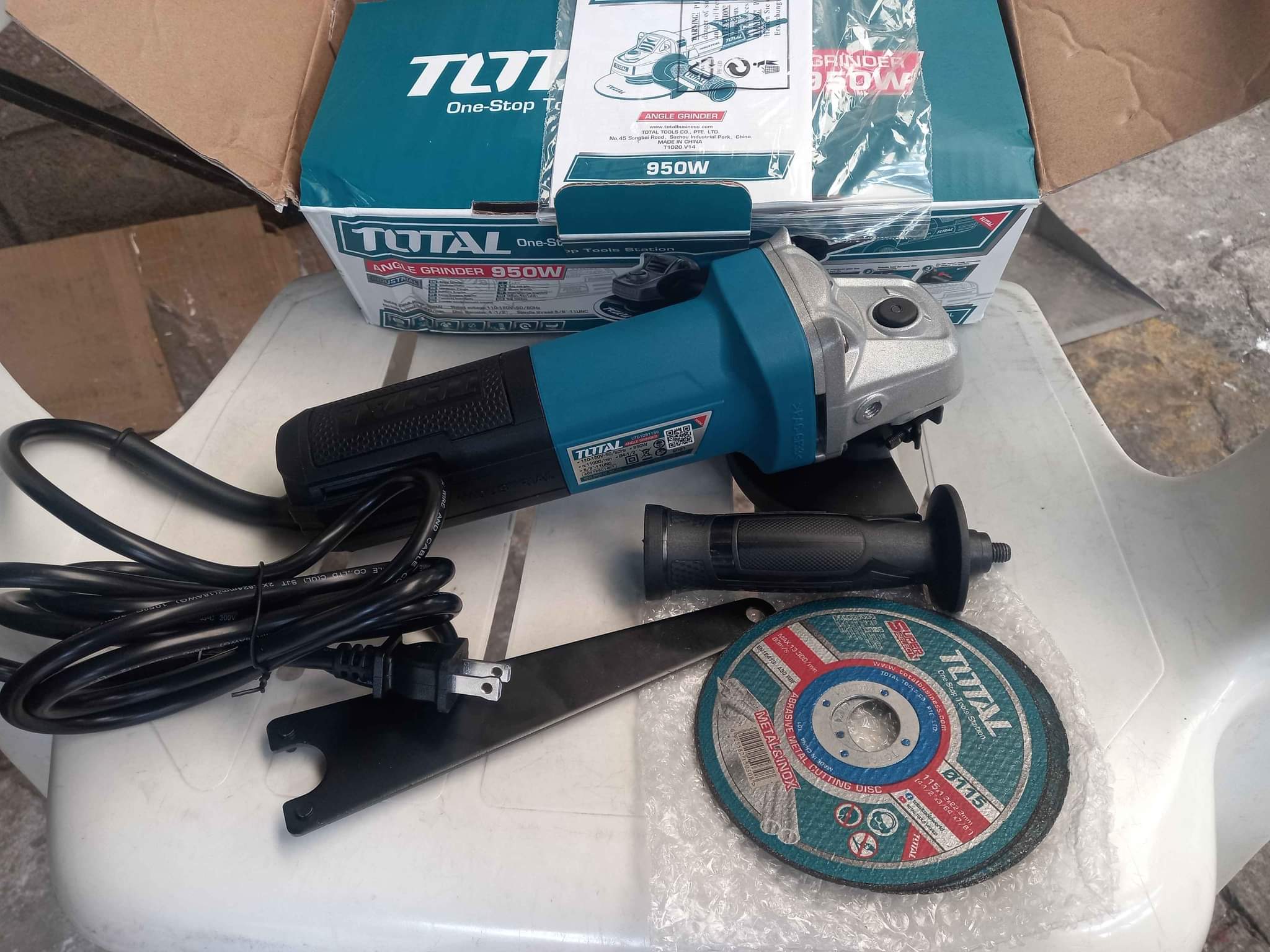 Pulidora NUEVA 100%
950 Watts.   4-1/2"
Incluye 2 discos de corte
Q. 350.00
Tel. 57152654