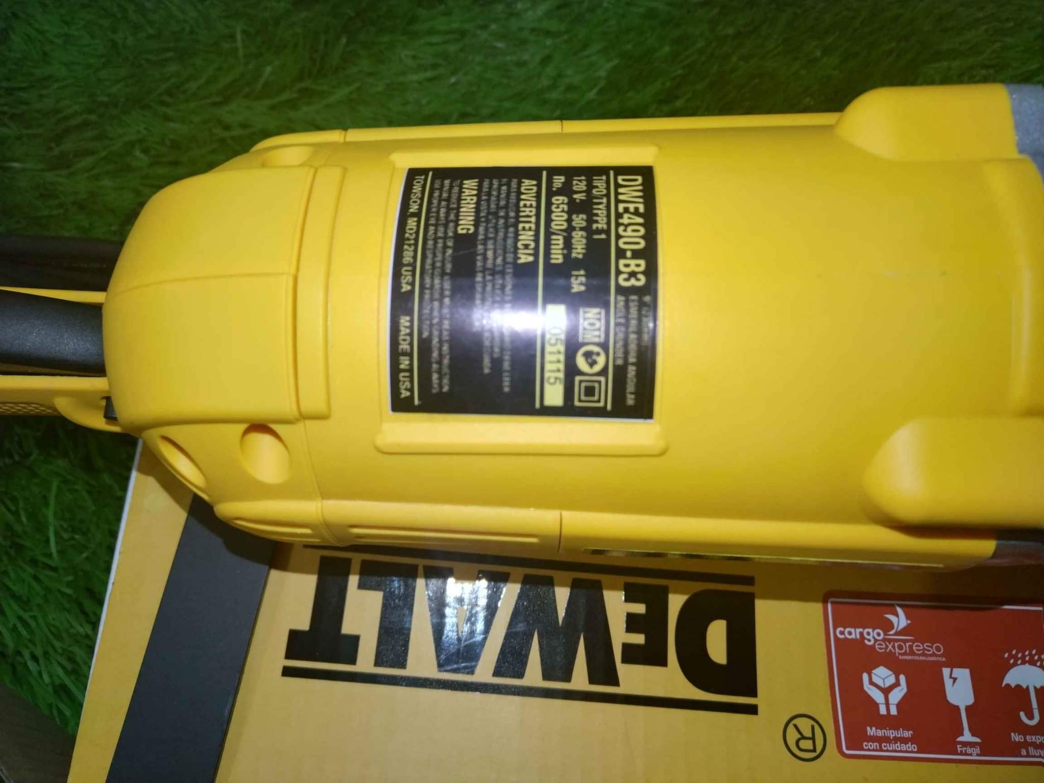 Pulidora dewalt de 9 pulgadas con un año de garantía y usted paga ala hora de recibir