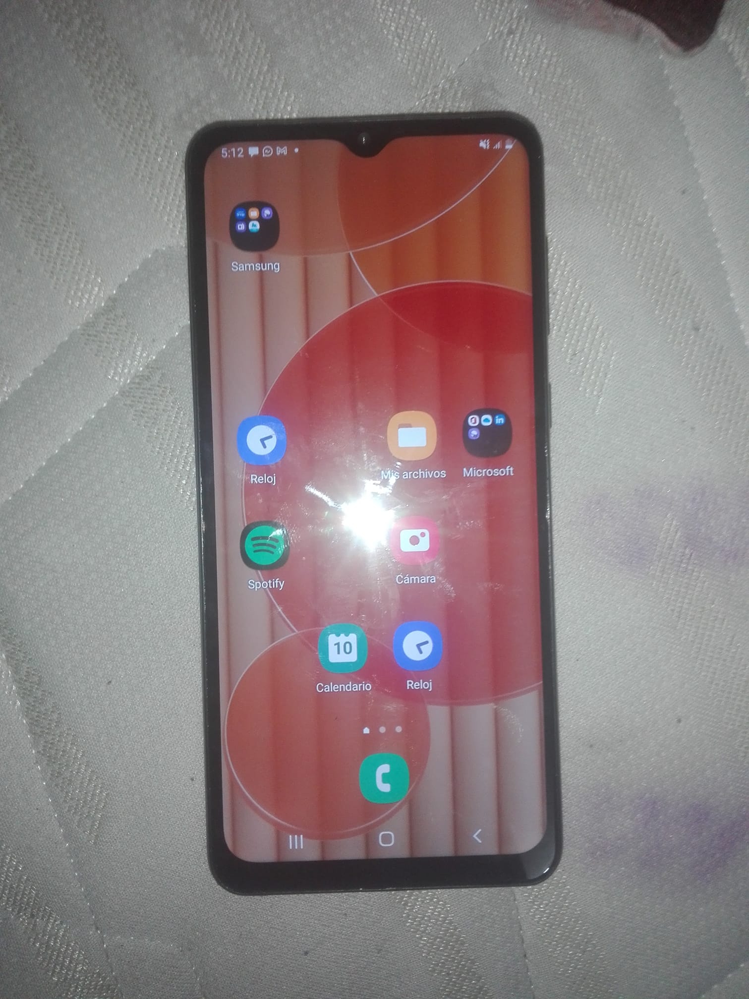 Vendo un telefono a02 normal