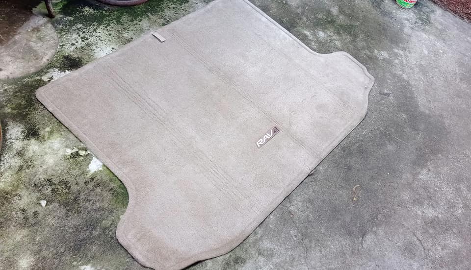 ALFOMBRA DE BAÚL TOYOTA RAV4 ORIGINAL EXELENTE ESTADO