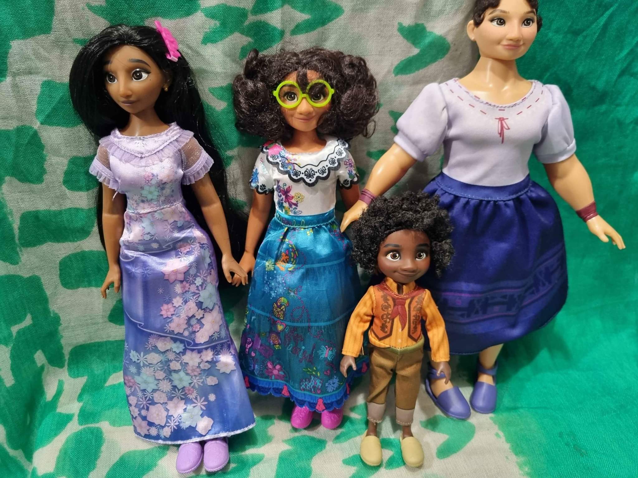 Figuras de encanto lindas muñecas  miden 30  centímetros