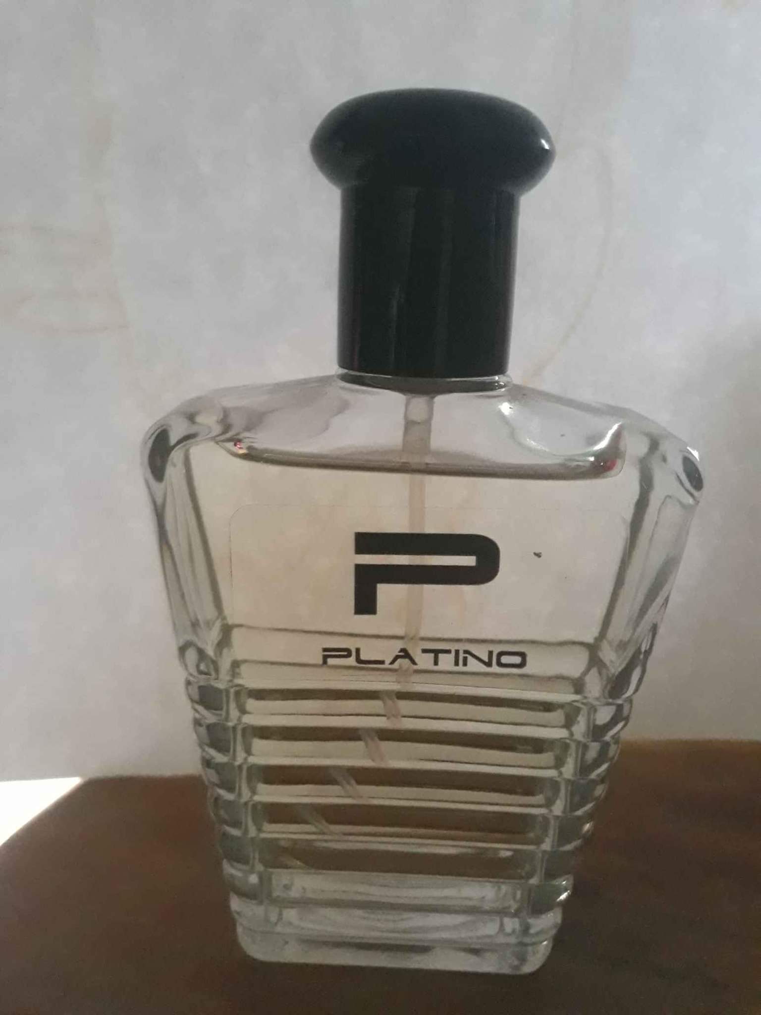 Buen aroma del perfume para caballero interesados