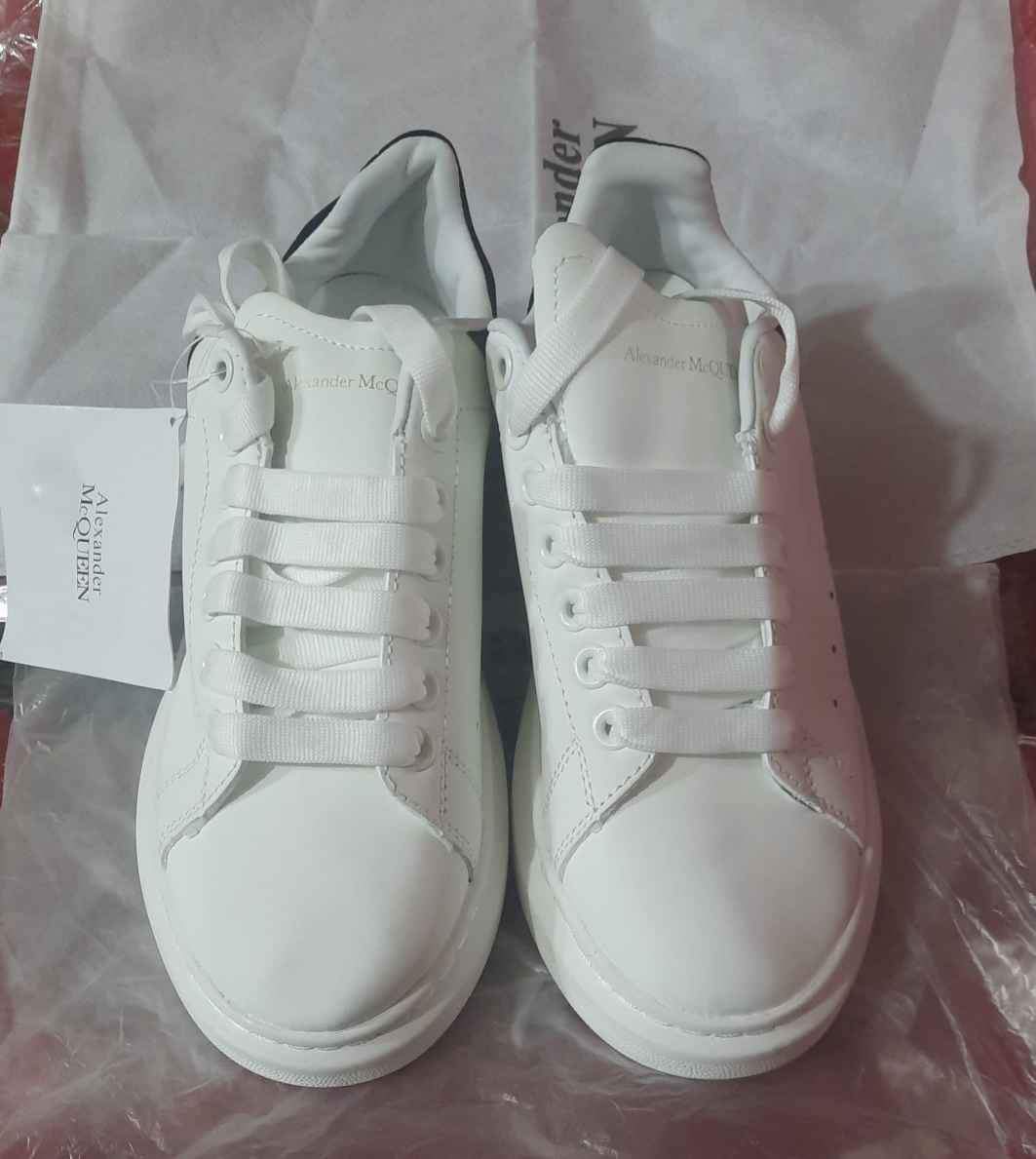 Adidas Alexander McQueen
 Adidas Stan Smith 
 Tallas disponibles 
 Nuevos y orig