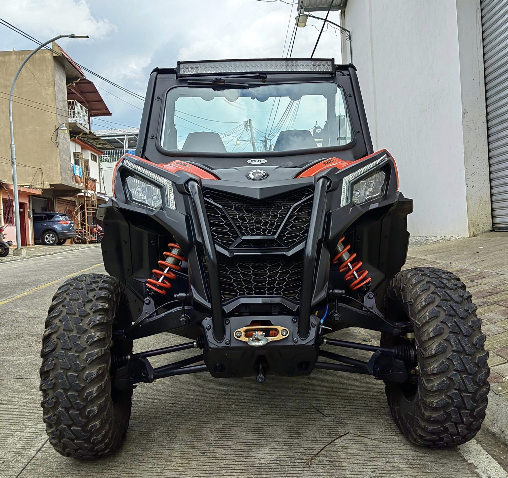 Vendo Maverick Sport DPS 1,000 R, modelo 2020, Luces LED, frenos de discos doble