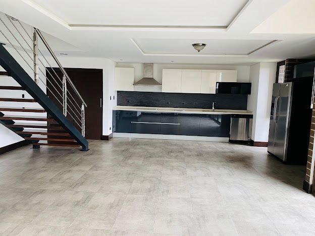 Alquiler Apartamento VIU Cayala

Tipo Loft
132 mts2 
2 niveles 
A/C en todos los