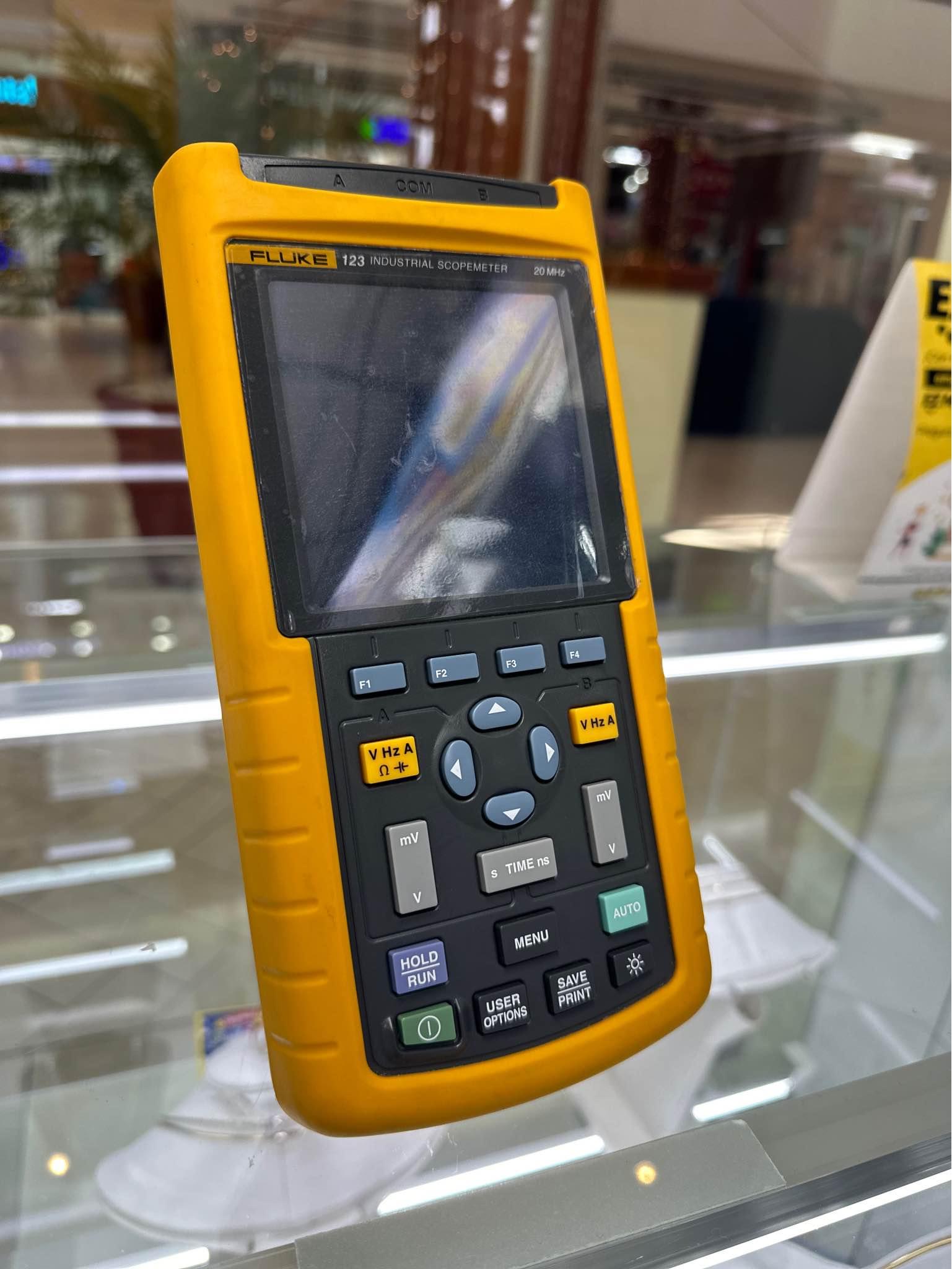 Tienda física en centro comercial los próceres local 216 segundo nivel o bien Wh