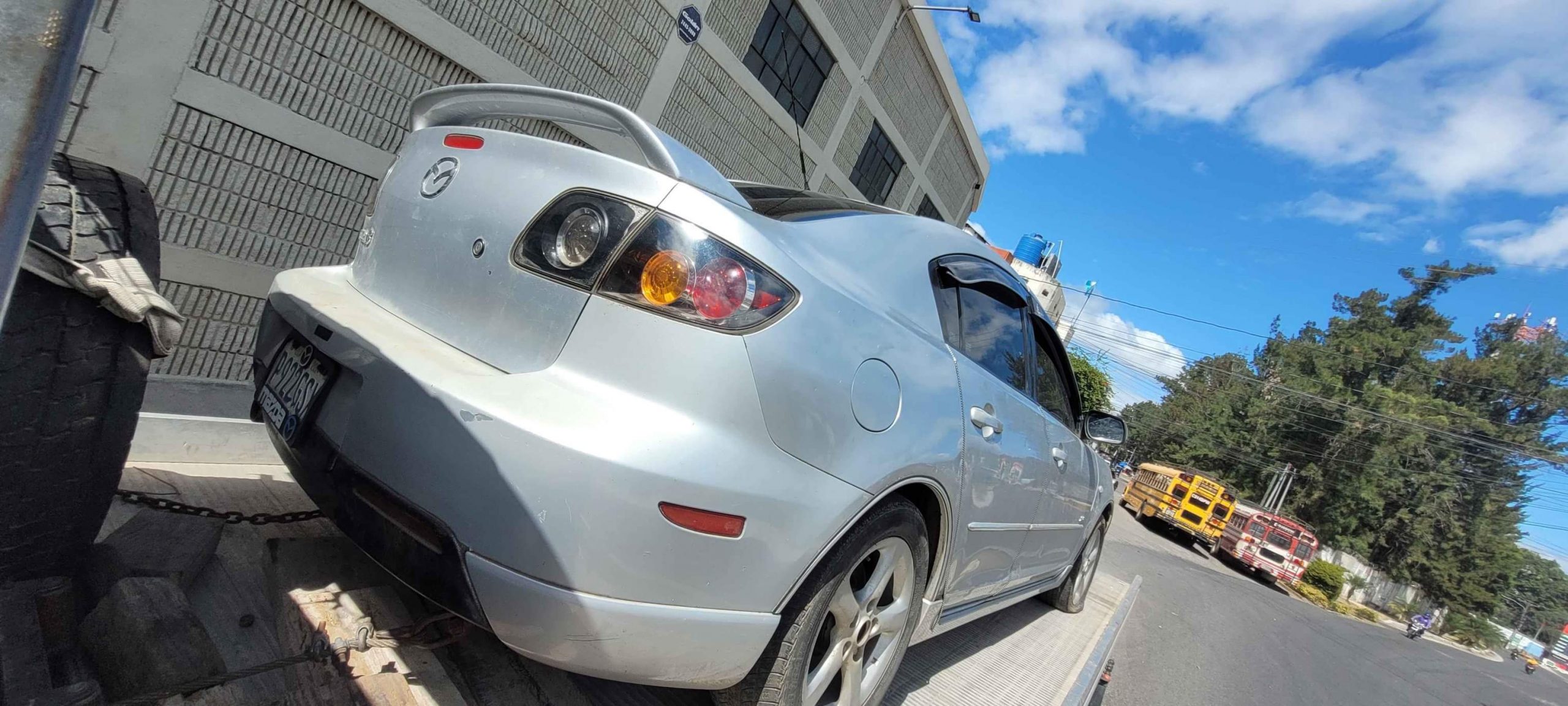 Repuestos de mazda 3 2006 
 Motor 2.3 solo partes
 Caja automática disponible
