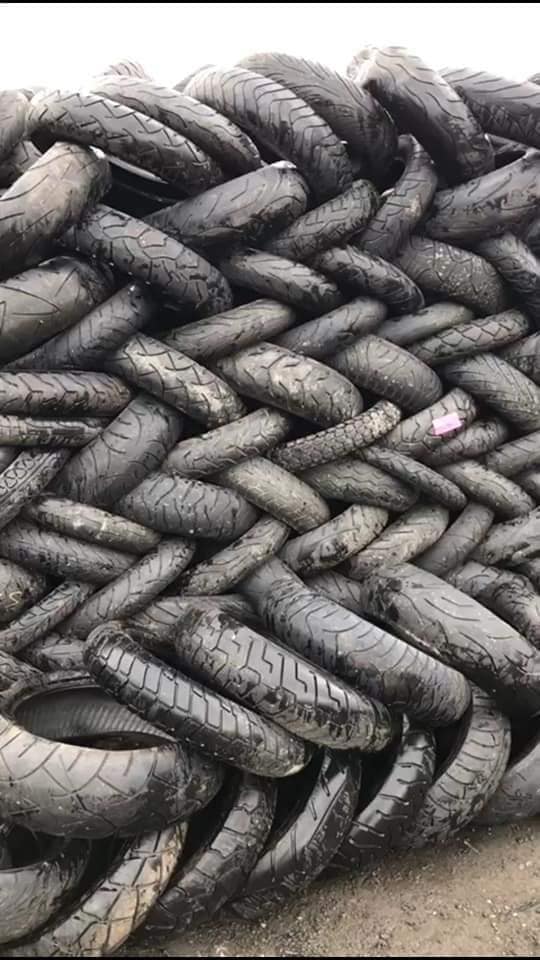 ABRIMOS CONTENEDOR 
 LLANTAS PARA CARRO Y MOTO 
 INFORMACIÓN Y PRECIO WHATSAPP 4
