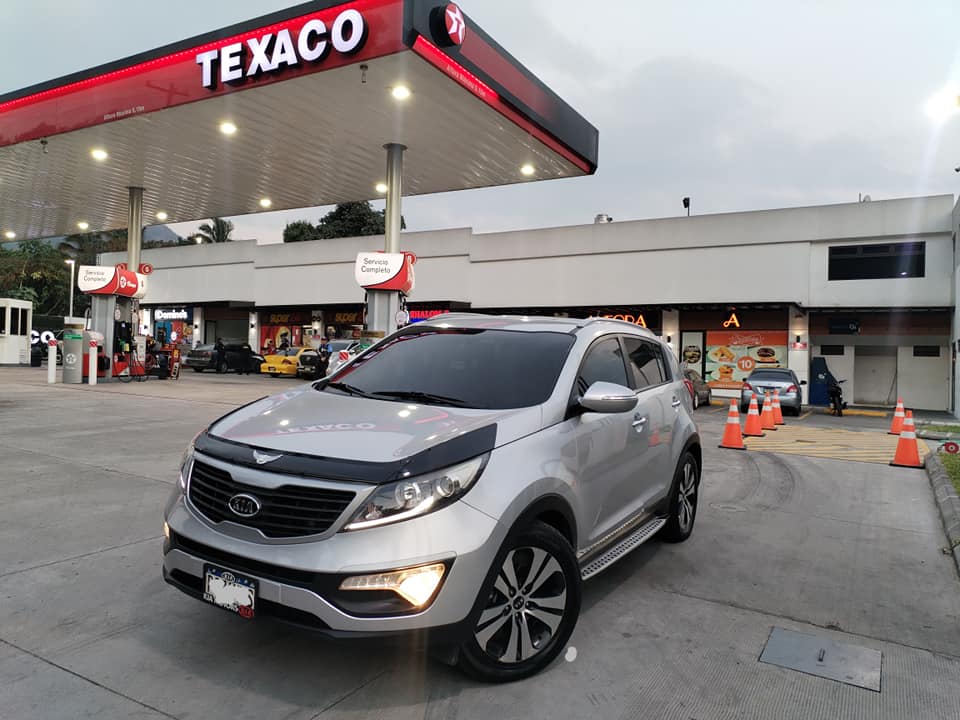 VENDOKIA SPORTAGE AÑO 2012 
-Motor 2.0 turbo diésel 4 cilindros
-Transmisión aut