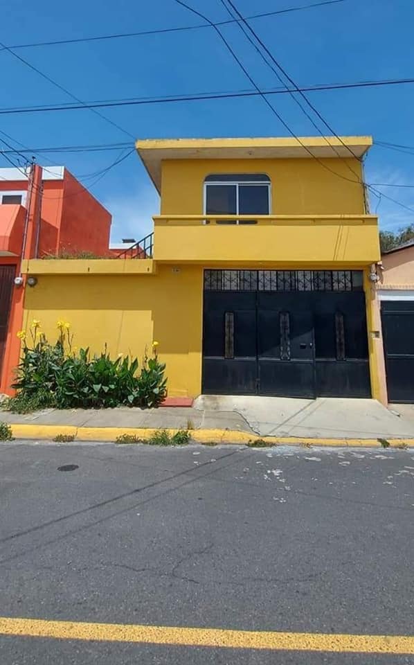 Se vende casa en San Jacinto zona 10 de Mixco dentro de colonia cerrada, sobre b