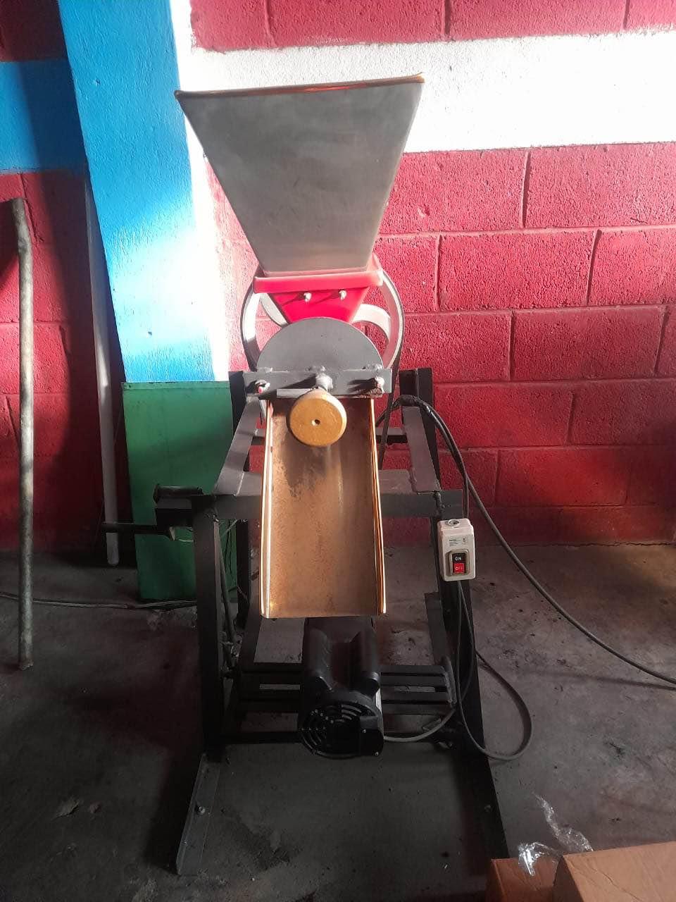 Molino y Tostador de Café Industrial 
  Semi-nuevos  Tostador:
 Tuesta 100 libra