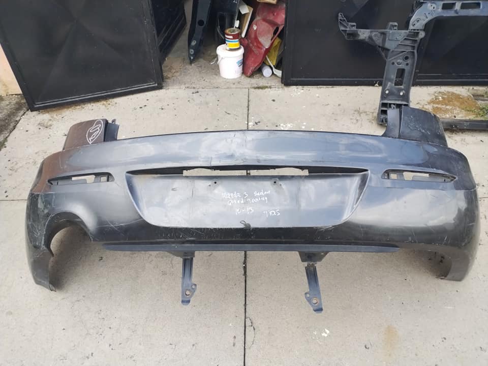 Disponible un Bomper Trasero usado original para el Mazda 3 Sedan Grand Touring