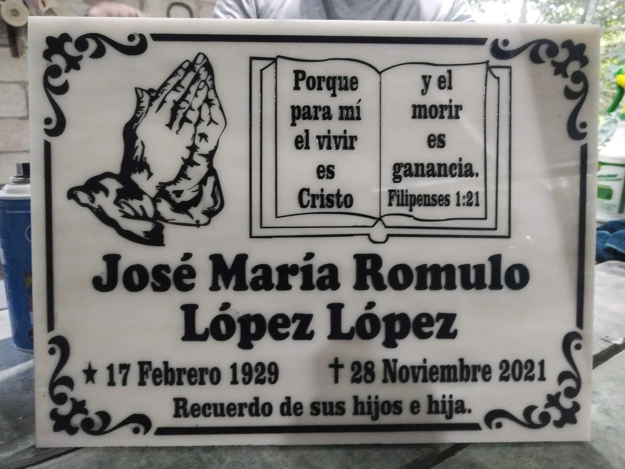 Estoy a la orden con la elaboración de lápidas de marmol verde, mármol blanco, g