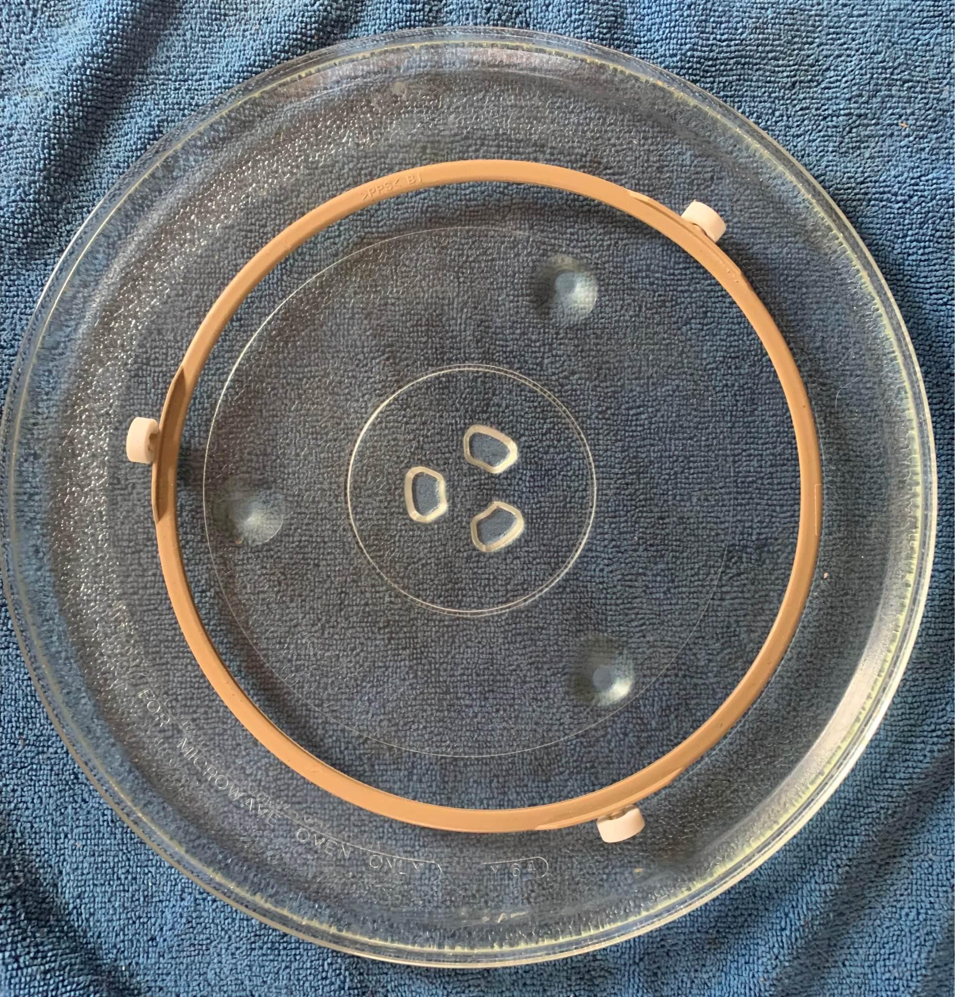 Plato para microondas de 31.4” con guía en excelente estado no astillado Q100.00