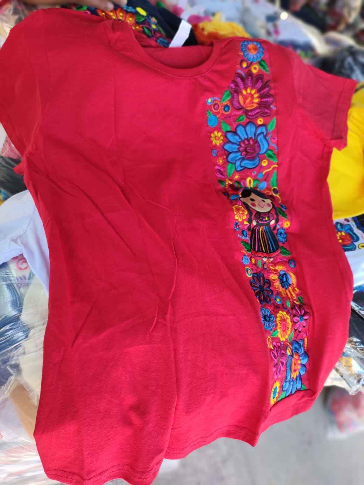 Playeras con bordado típico 
 Tallas S, M, L, Xl
 Colores disponibles en cada im