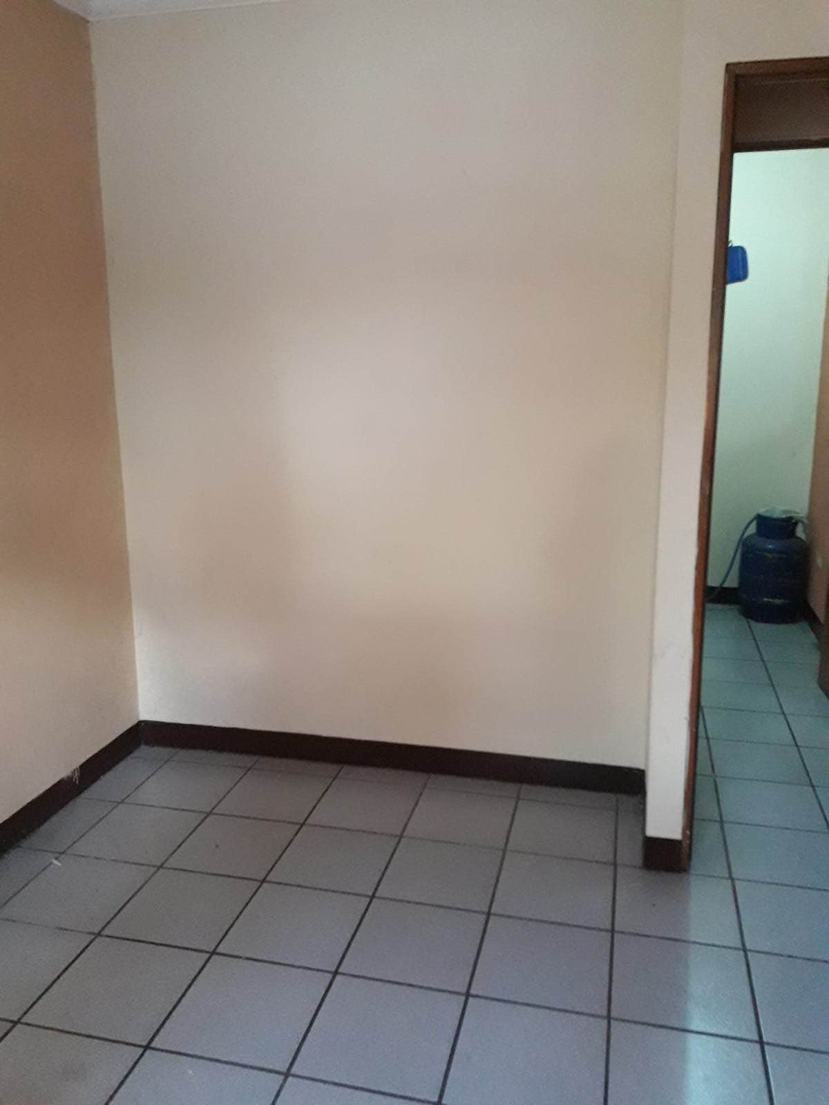 Zona 11 Colonia Miraflores garita seguridad,Apto, 2hab sala comedor cocina ideal