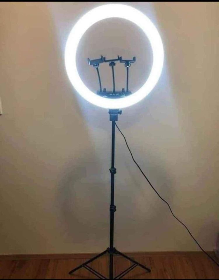 Kit de Aro 18" + tripode Lindo kit de iluminacion completo, todo va en su caja,