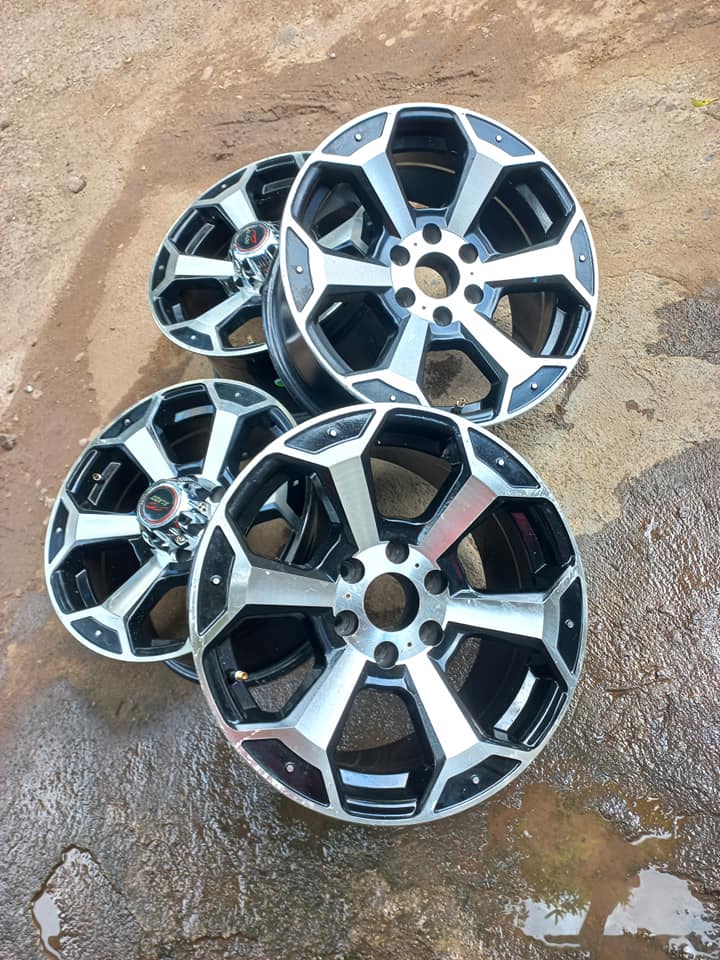 VENDO JUEGO DE AROS RING 16 DE 6 ORIFICIOS MARCA ALADO INCLUYE TAPADERAS Y SUS T