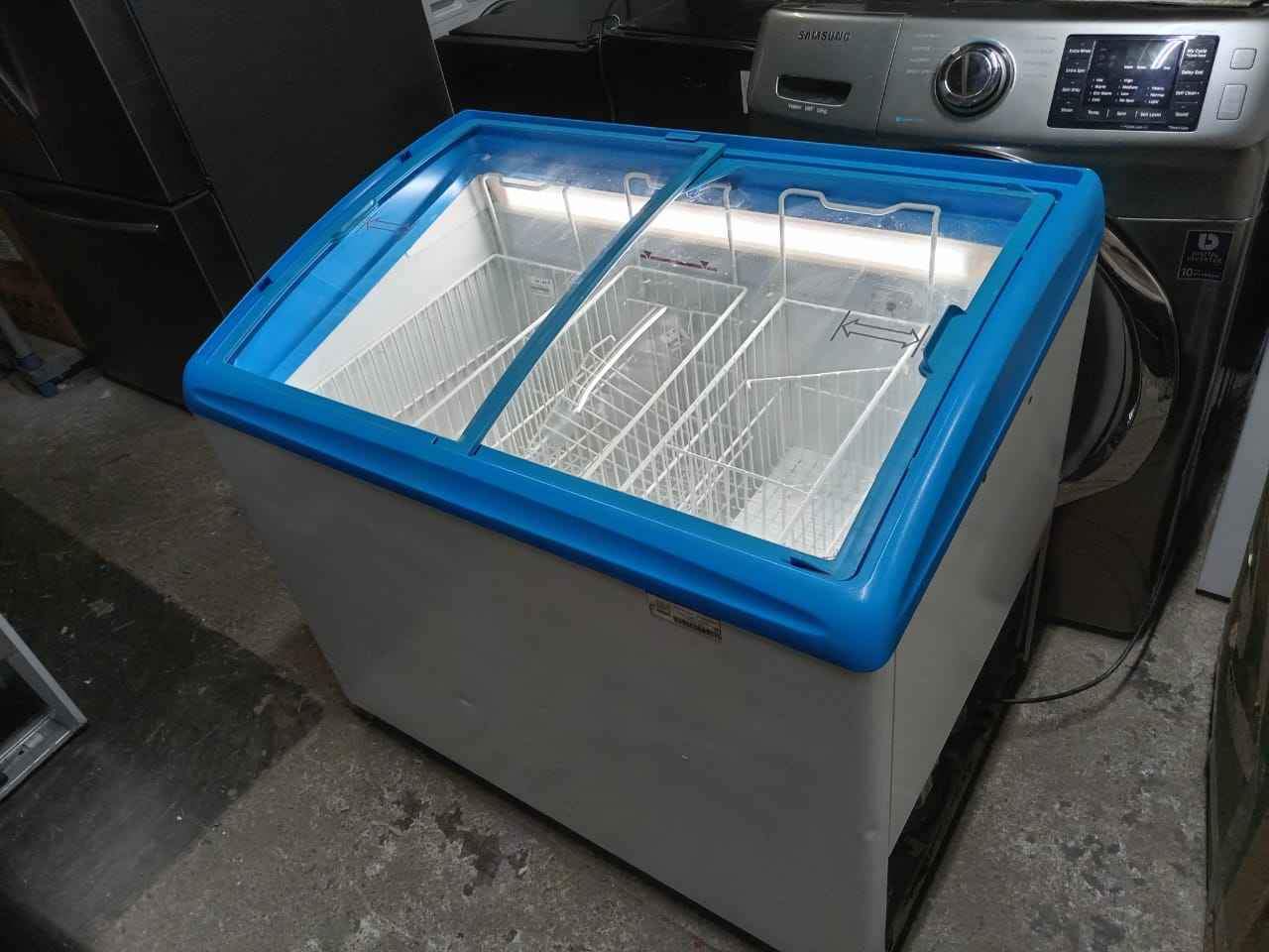 Congeladores con tapa curva de vidrio, para helados, carne, pollo o el uso que s