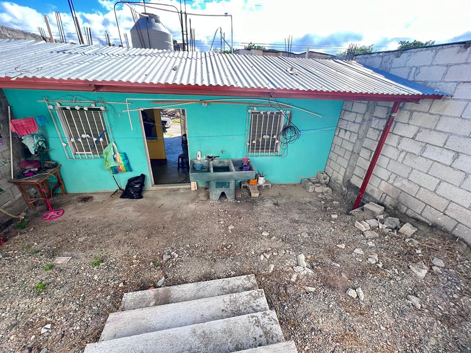 Ganga  se vende  de Terreza.  
    Col. Banvi zona 3
   Precio 360 mil poco nego