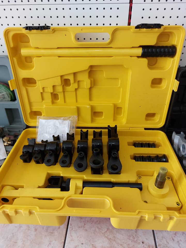 Dobladora de Tubo Circular
 Automatización manual
 Dobla desde ⅜" hasta 1"
 Incl