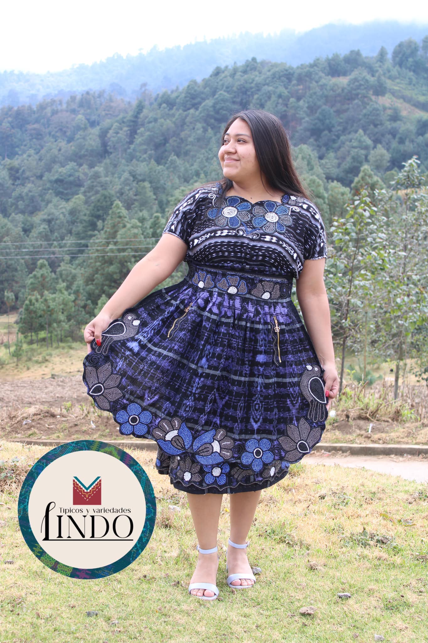 TRAJES DE TOTONICAPAN PERLADO 
 COLORES LLAMATIVOS 
  TRAJES DE 4 PIEZAS
 - Gui