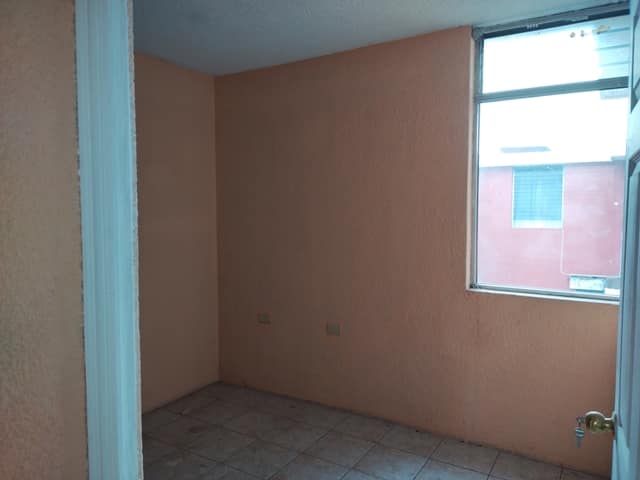 4 dormitorios uno  estudio
 Amplios ambientes
 160 M de construcción
  Car Port