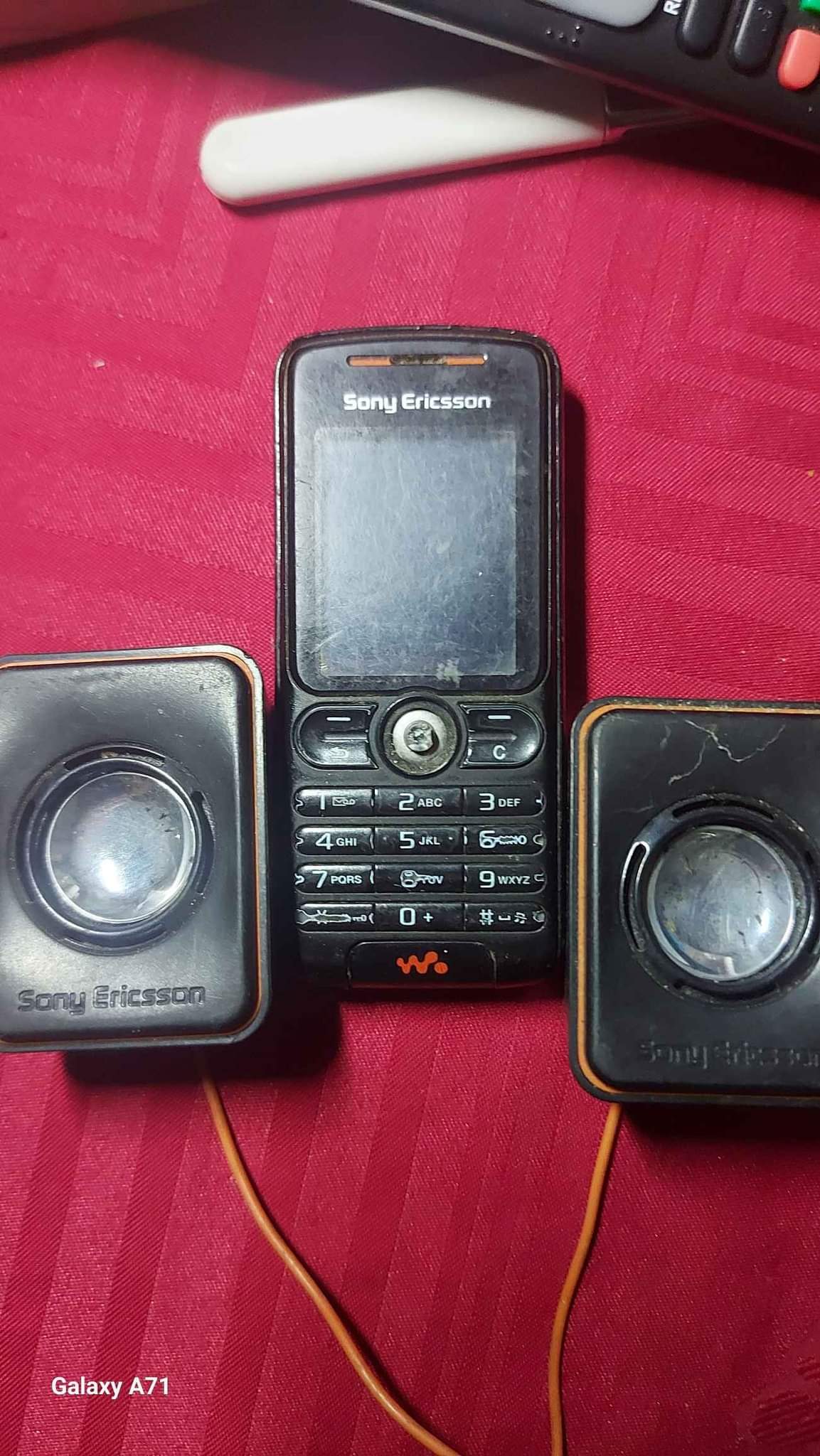 TELEFONO SONY ERICSSON 
 No lo he probado con chip