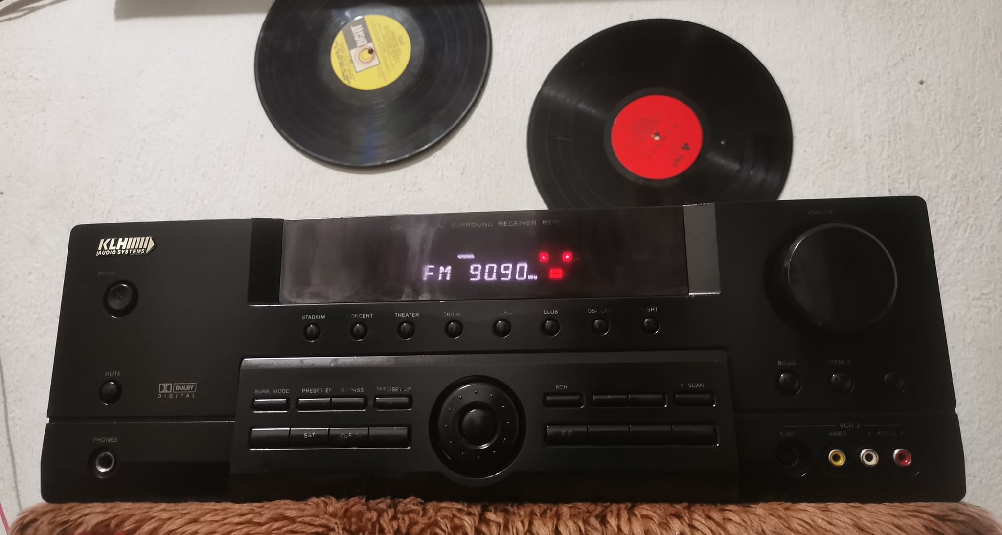 VENDIDO 

Potente amplificador KLH 5.1 

Radio AM y FM integrado de fábrica.
(Tr