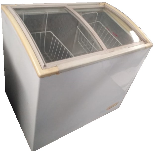 MARCA FOGEL 
 1 METRO DE LARGO
 RANGO DE TEMPERATURA 0° A 5° C.
 PUERTAS CORREDI