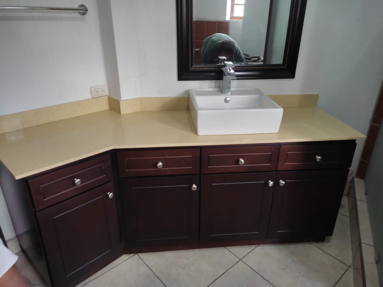 METRO LINEAL DE CUARZO NEGRO ESTELAR Y BLANCO ESTELAR Q 900.00 EL METRO LINEAL Y