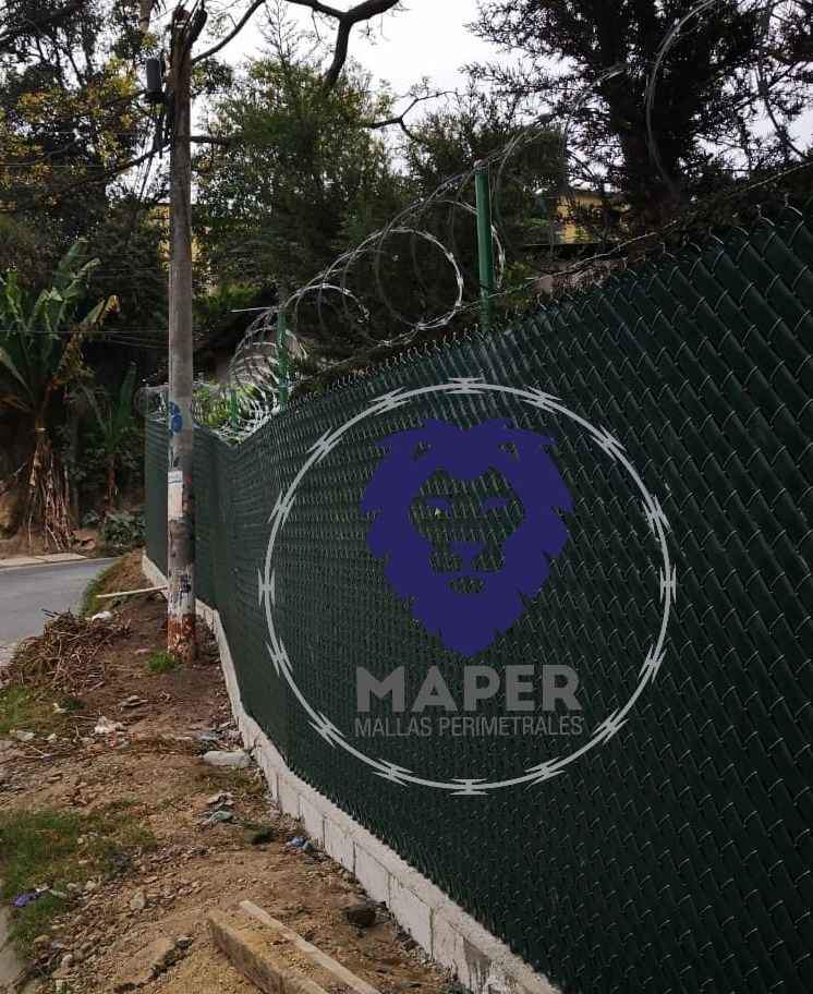 Mallas Perimetrales  Instalamos Cercos de malla metálica galvanizada. 
 Instala
