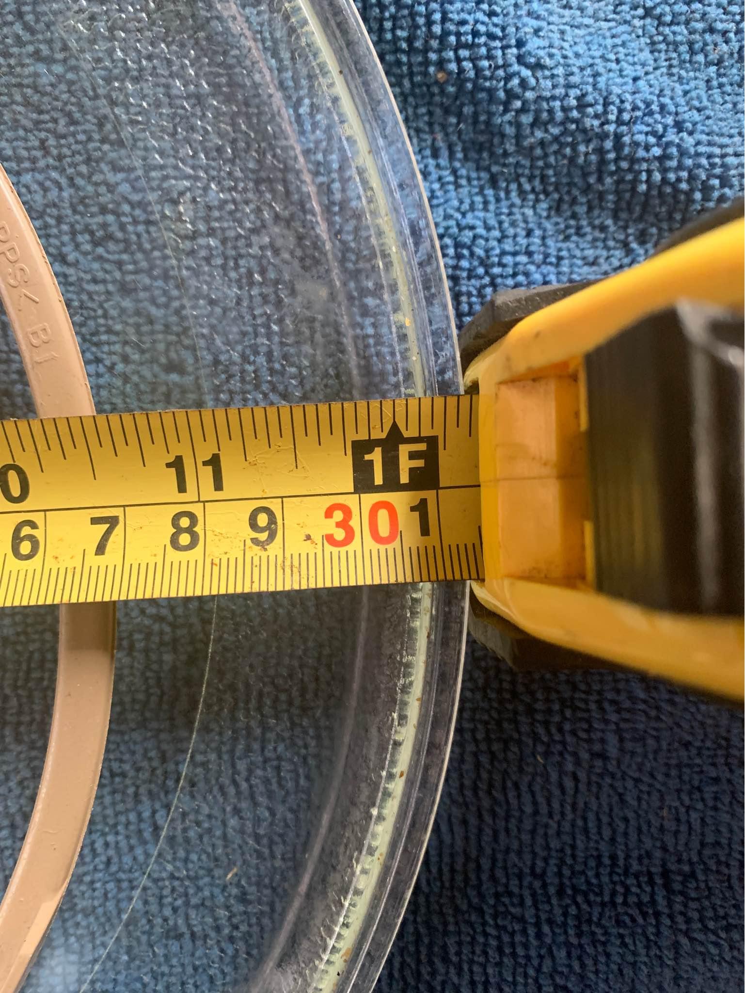 Plato para microondas de 31.4” con guía en excelente estado no astillado Q100.00