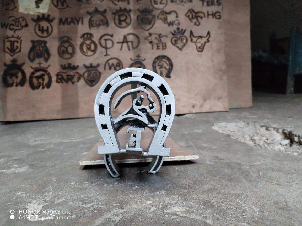 Fabricación de fierros perzonalisados para marcar ganado numeradores y quema cac