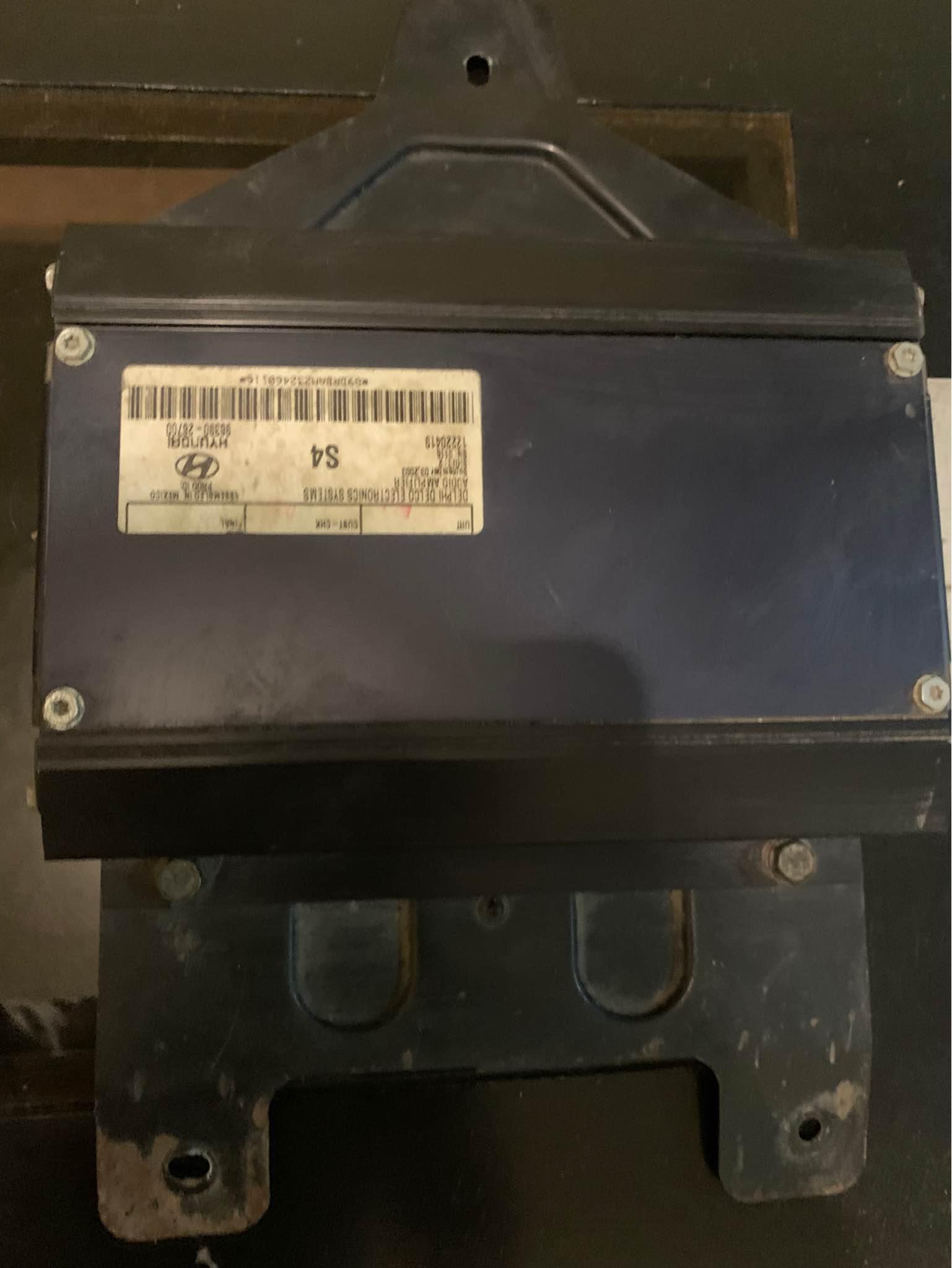 Amplificador para sistema de audio para hyundai Santa Fe 2003/4 Q250.00 whatsapp