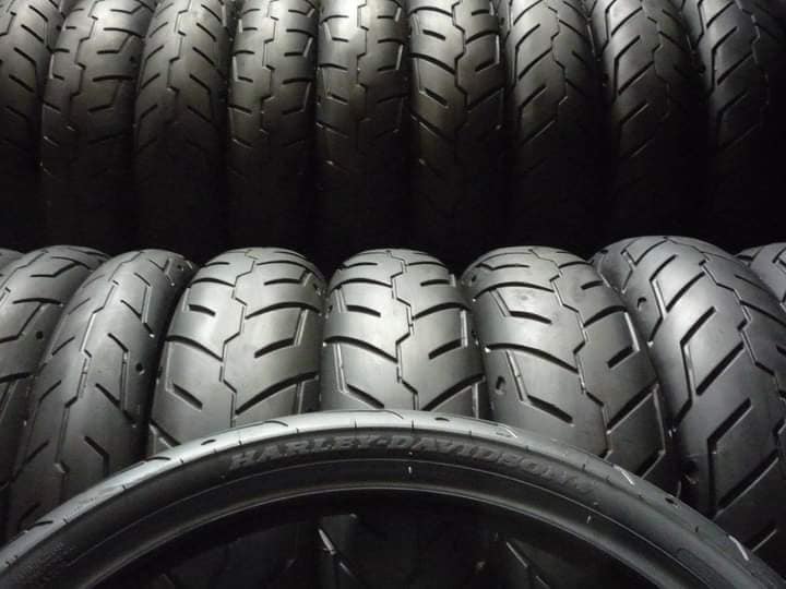 ABRIMOS CONTENEDOR 
 LLANTAS PARA CARRO Y MOTO 
 INFORMACIÓN Y PRECIO WHATSAPP 4