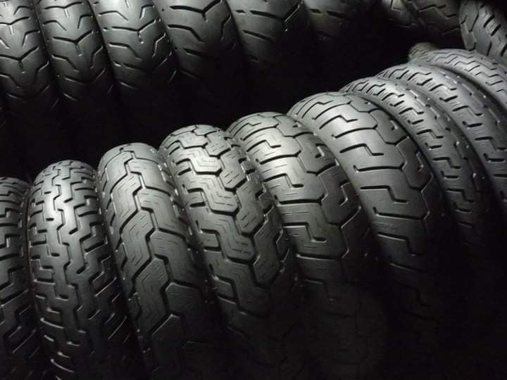 ABRIMOS CONTENEDOR 
 LLANTAS PARA CARRO Y MOTO 
 INFORMACIÓN Y PRECIO WHATSAPP 4
