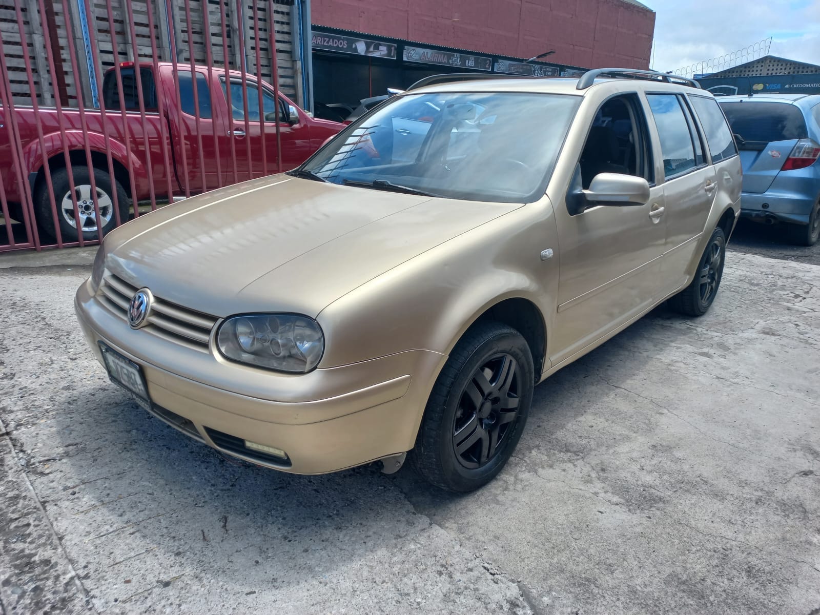 Vendo Volkswaguen golf variant modelo 2002 automatica bolsas de aire full equipo