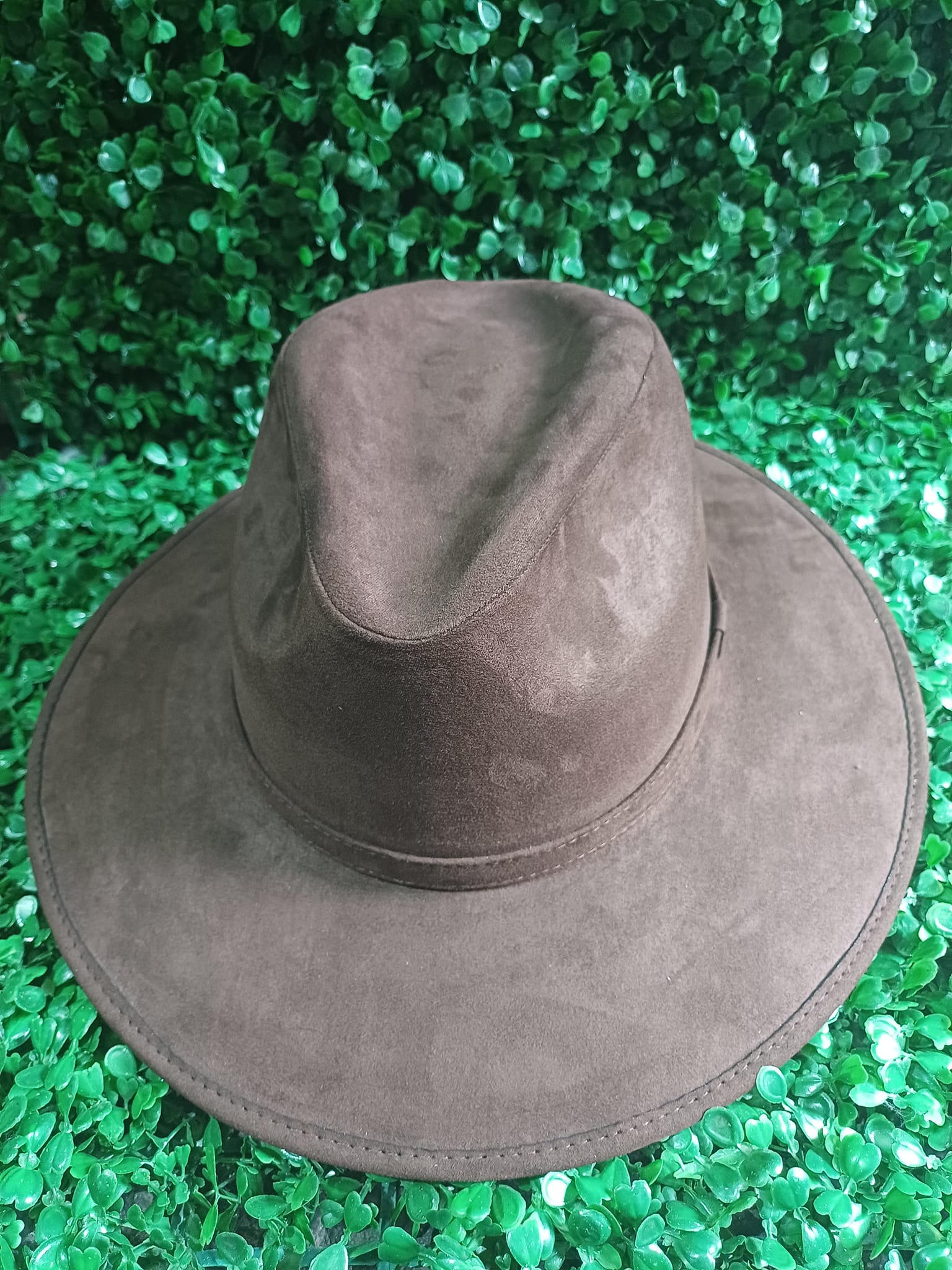 SOMBRERO PARA DESFILES GAMUSA
TALLAS S M y L
Colores disponibles 
Azul
Negro
Roj