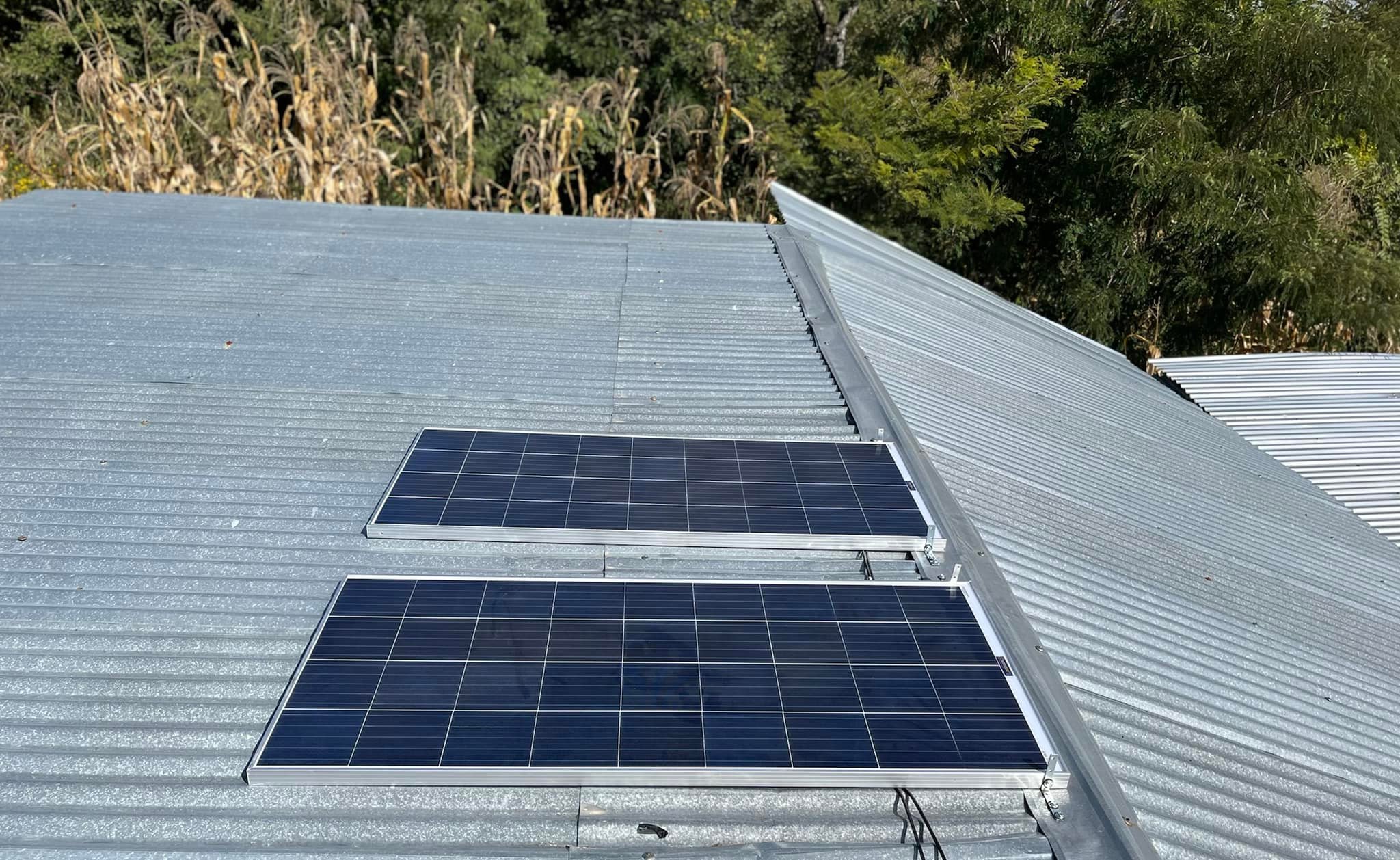 SISTEMA 1,200WATTS POR DIA

PARA HACER FUNCIONAR 1 TV, 1 LICUADORA, 1 VENTILADOR