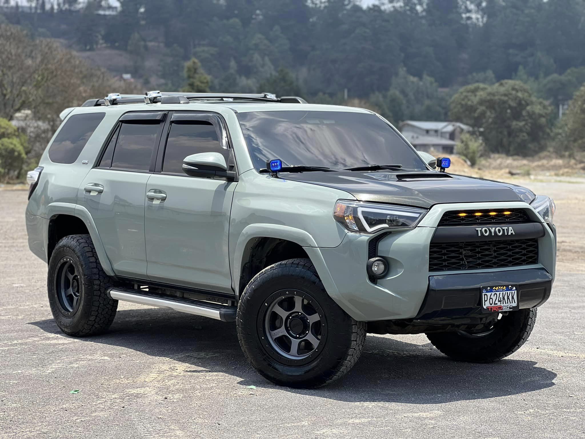 4runner 2014
4x4
Automática
6 cilindros
TripTonic
Frente de TRD PRO
Entrada de c