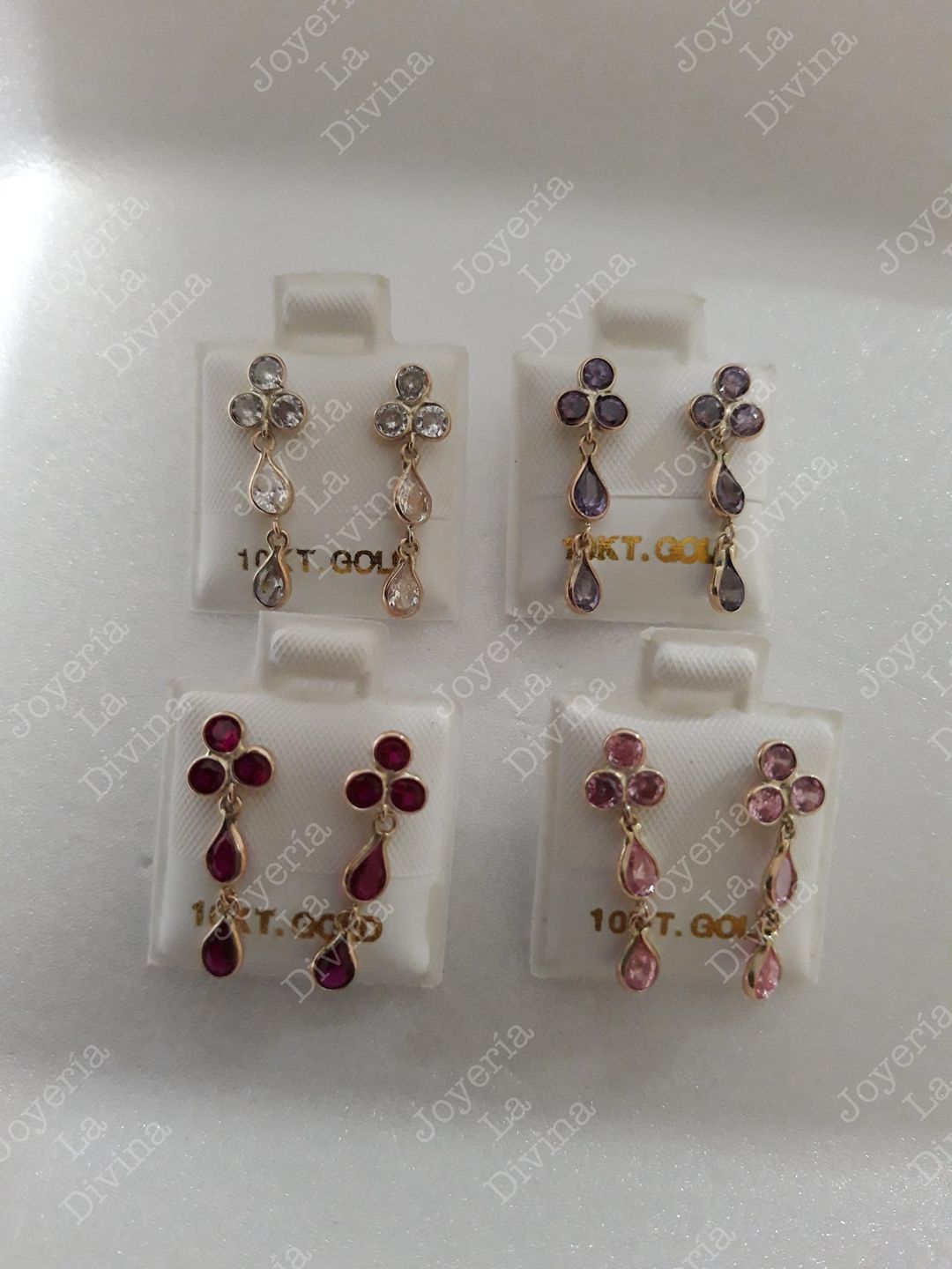 Últimos pares disponibles 
 Aretes elegantes en oro 10kt
 Adquiérelos por tan só