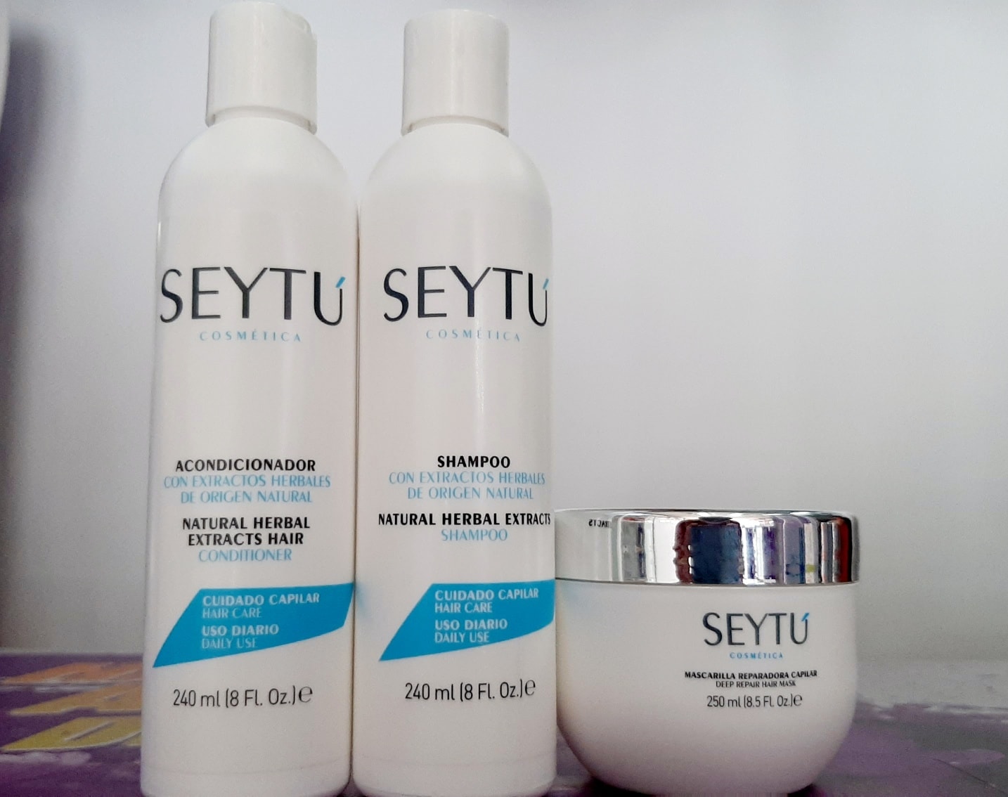 LUCE UN CABELLO HERMOSO

Hidrata, nutre y regenera tu cabello 
Estimula el creci