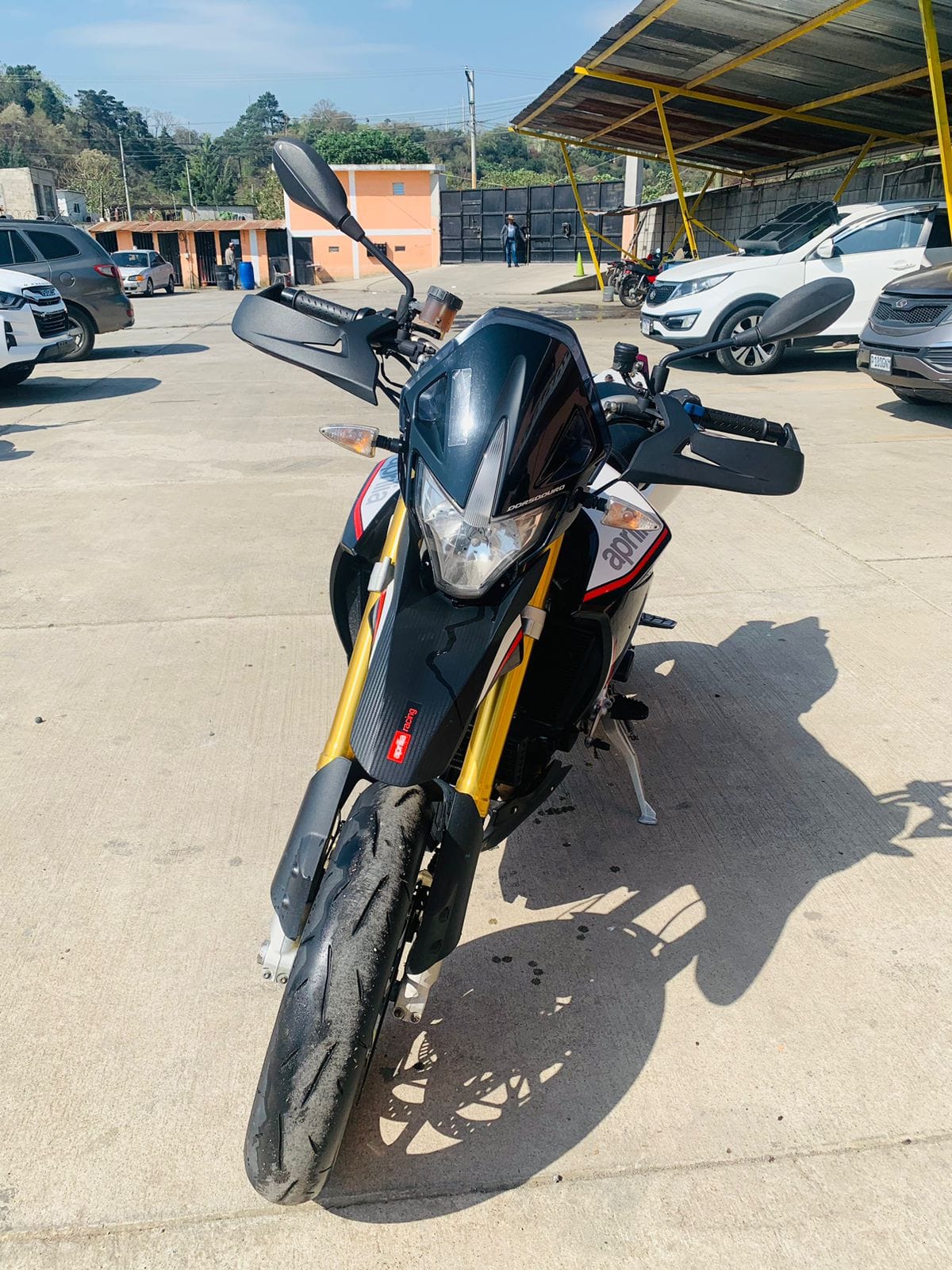 APRILIA 1200 cc 2015 ACEPTO MOTOS ACEPTO ARMAS O TELÉFONO DE ALTA GAMA 
Q.45,900